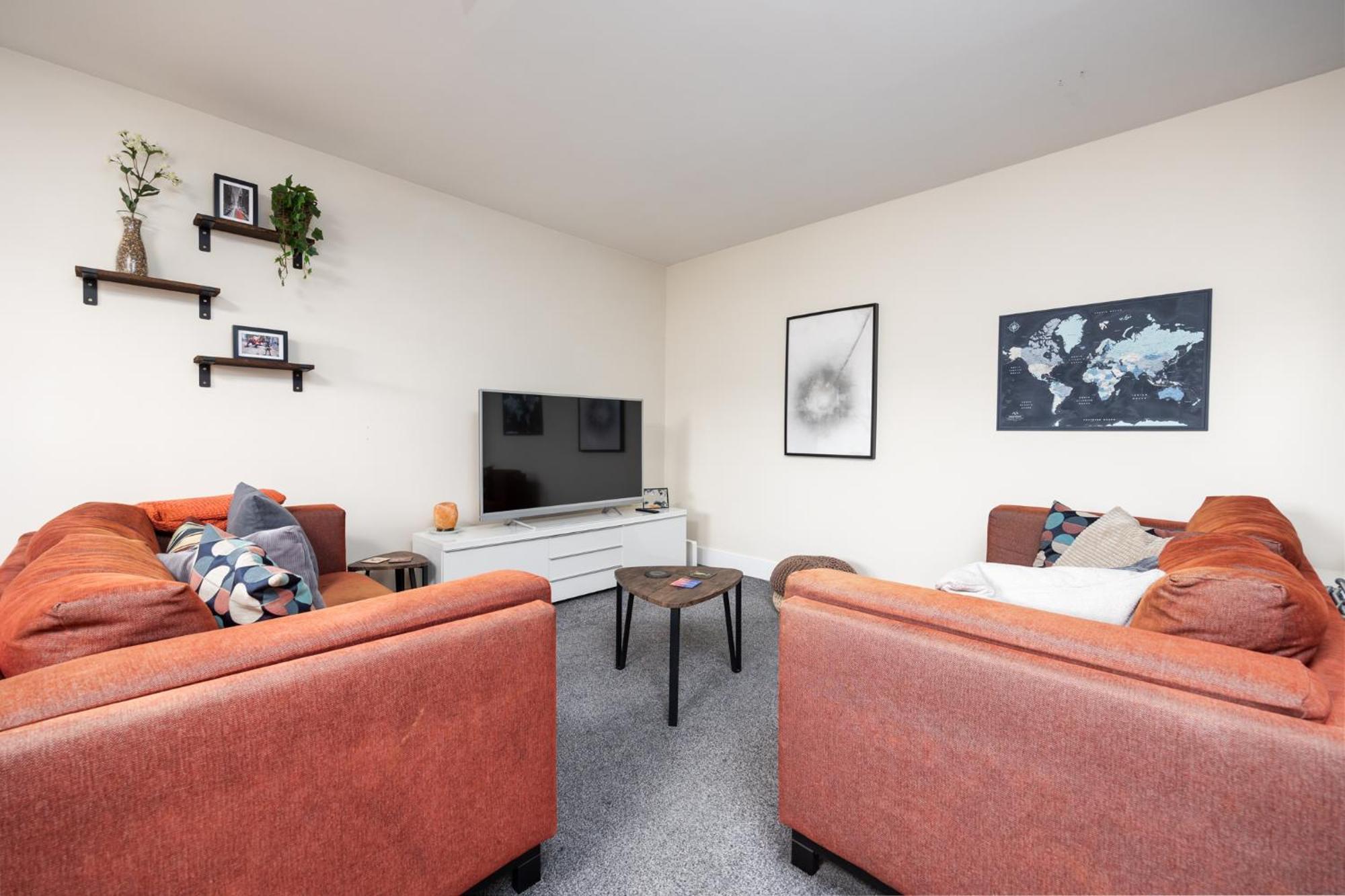 2 Bed Near Heuston Station Apartment *