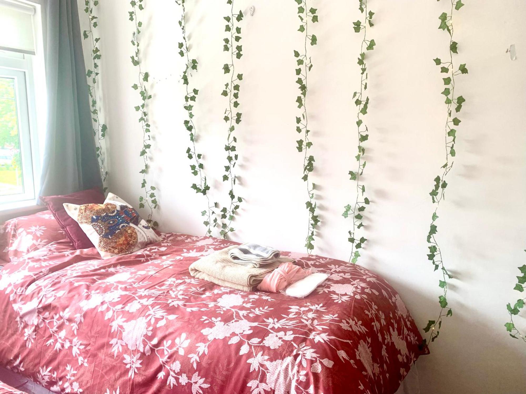 Large In Excellent Location Double Or Two Singles Homestay *