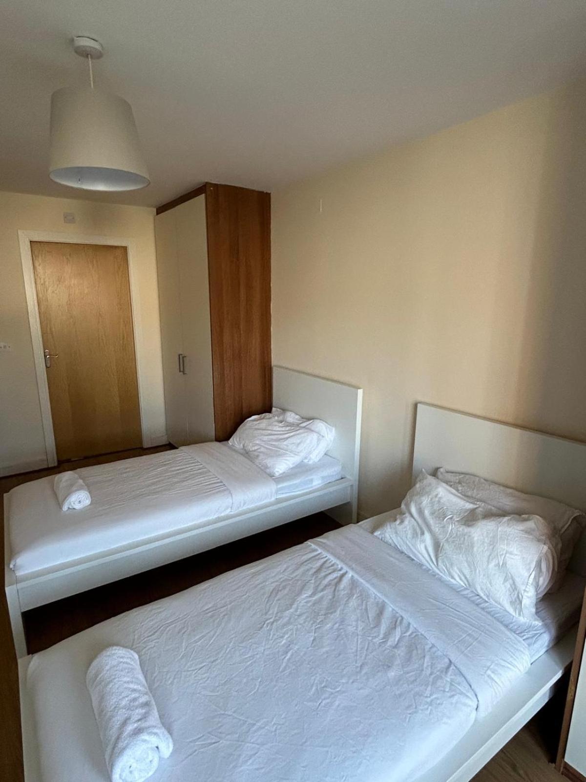004 Spacious 3 Bed In Centre Apartment