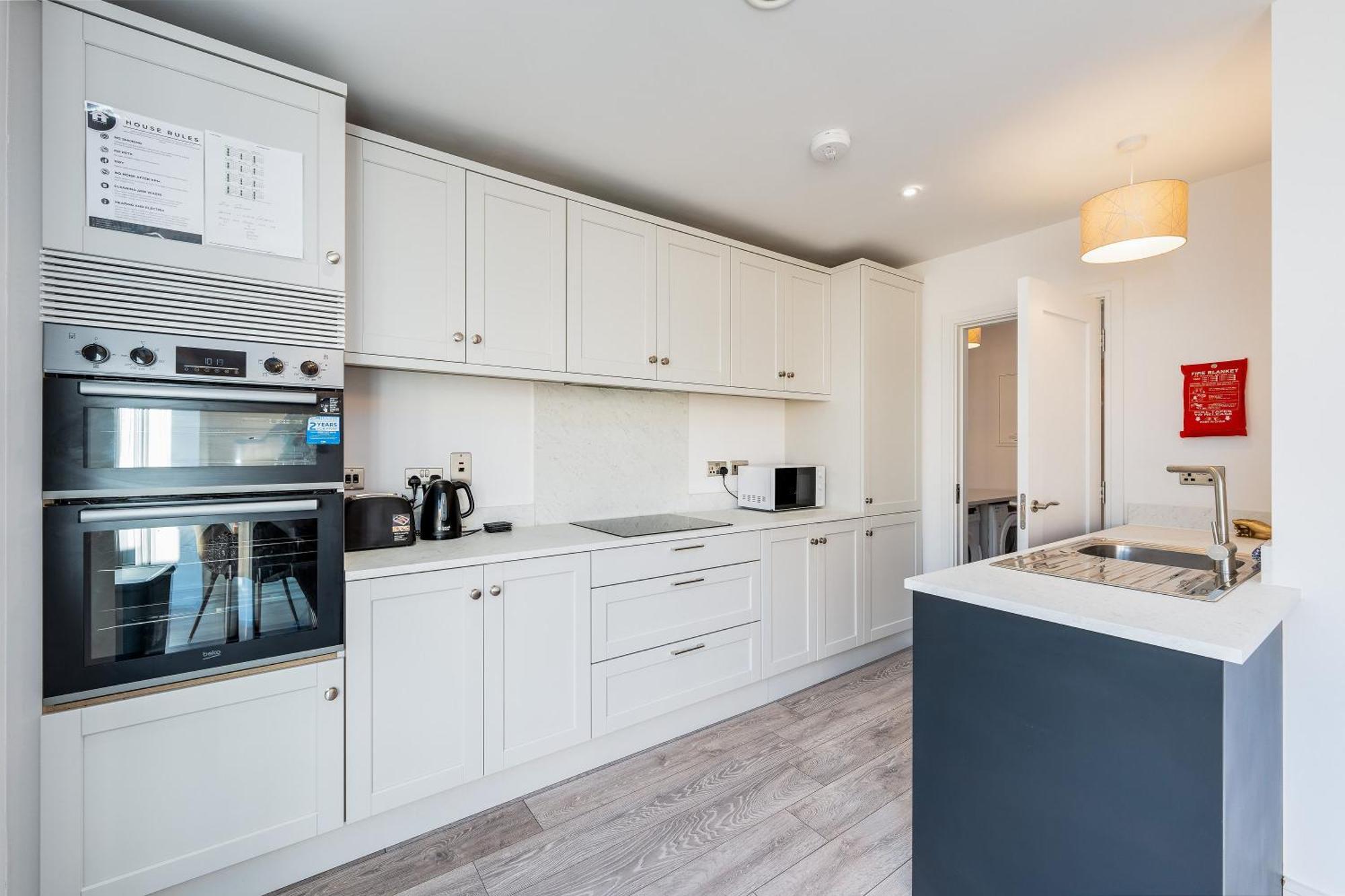Citywest Contractor Housing - Sleeps 5 Holiday home *