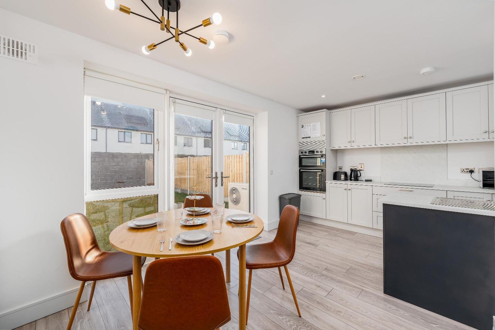 Holiday home Citywest Contractor Housing - Sleeps 5 *