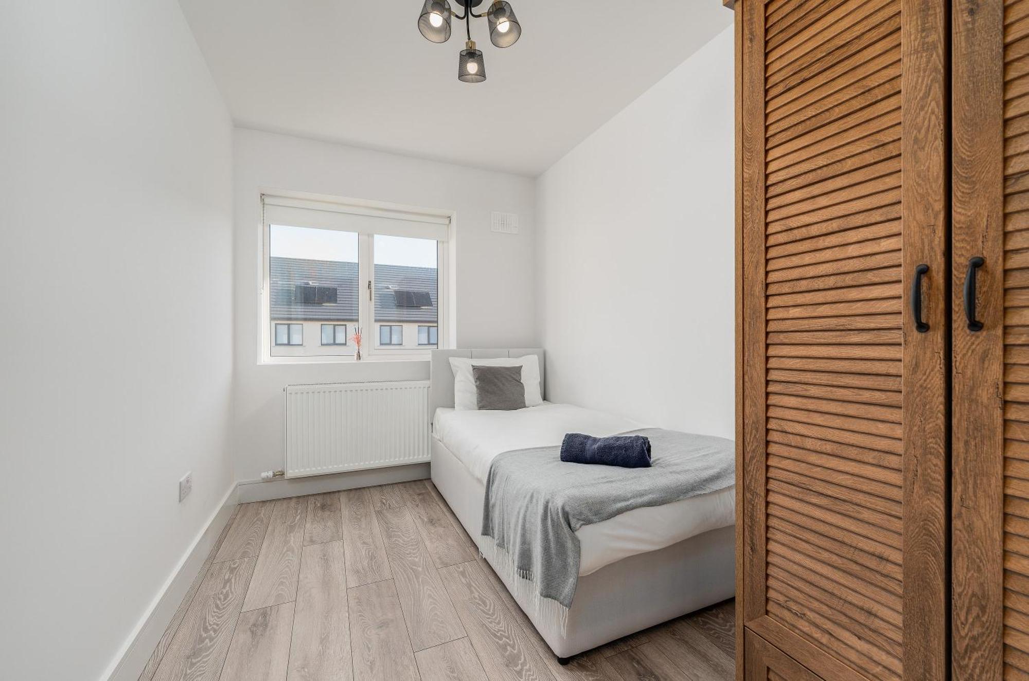 Holiday home Citywest Contractor Housing - Sleeps 5 *