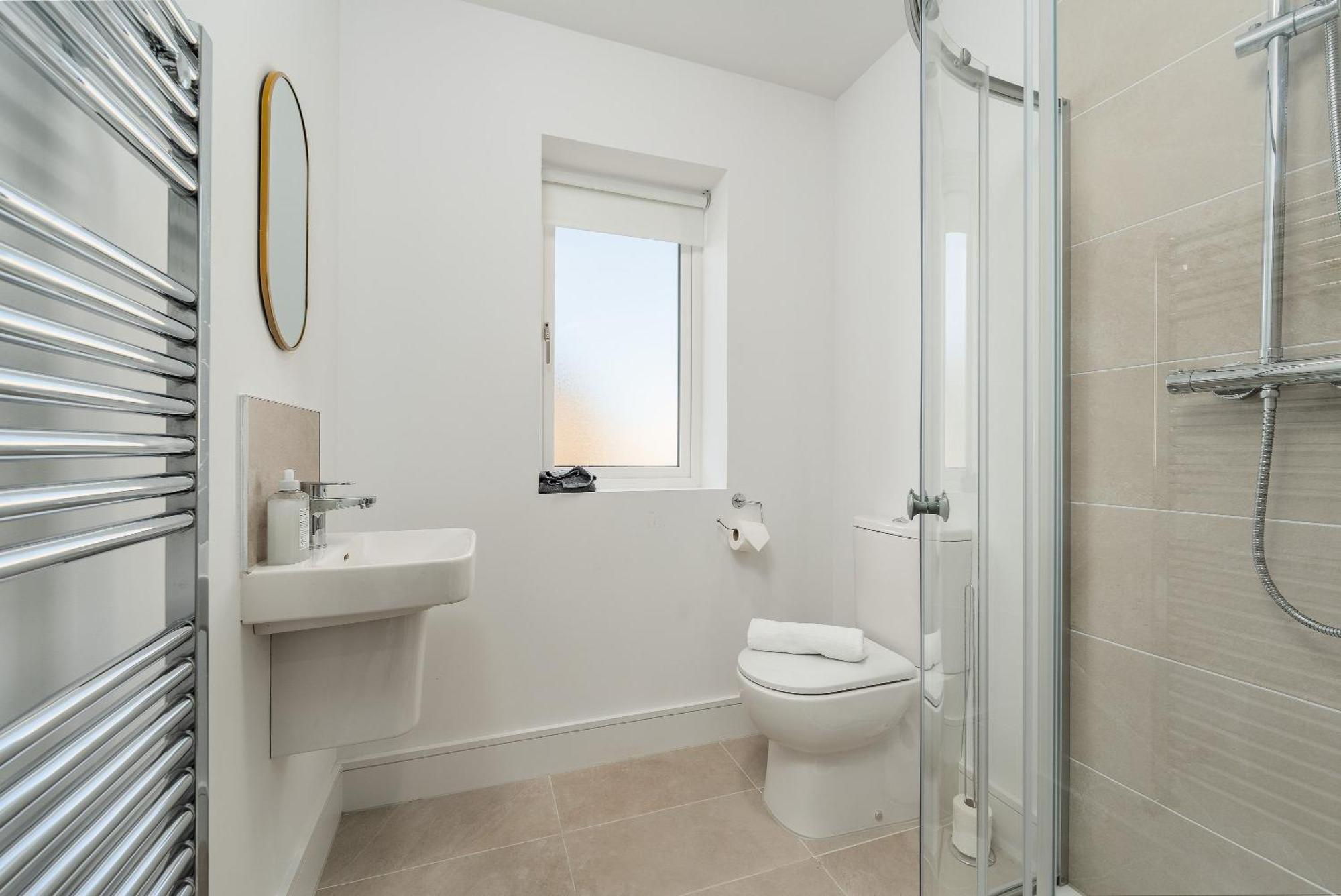 Citywest Contractor Housing - Sleeps 5 *