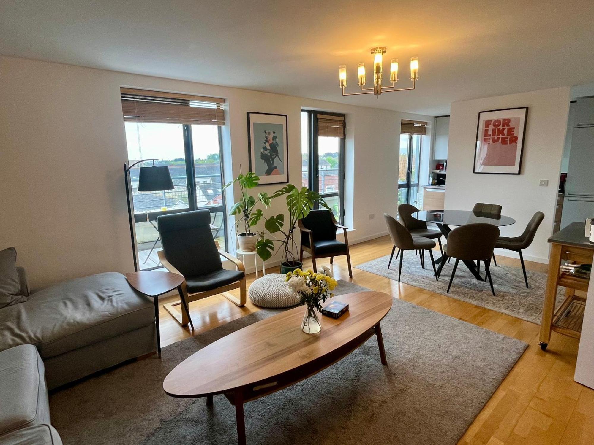 Entire In Exclusive Neighborhood - Comfortably Sleeps Up To 6 Guest Dublin