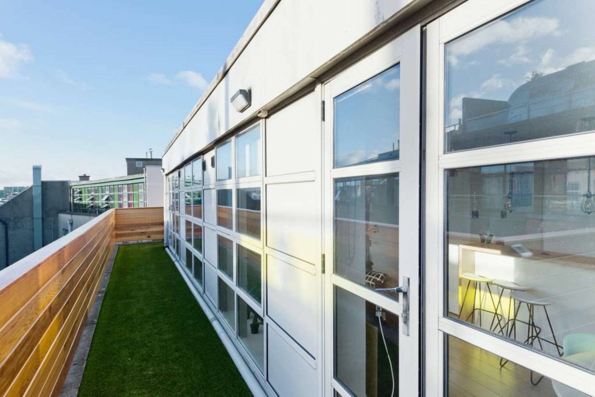 2 Bedroom Rooftop In Temple Bar Sleeps 6 Apartment