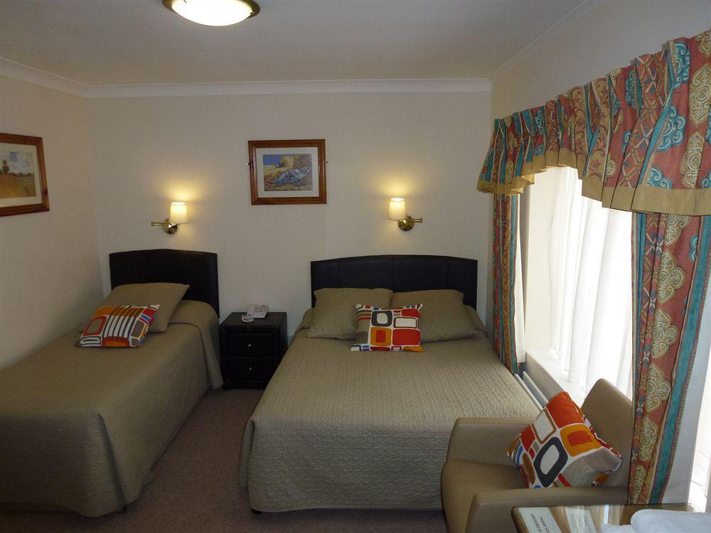 Egans House 3*